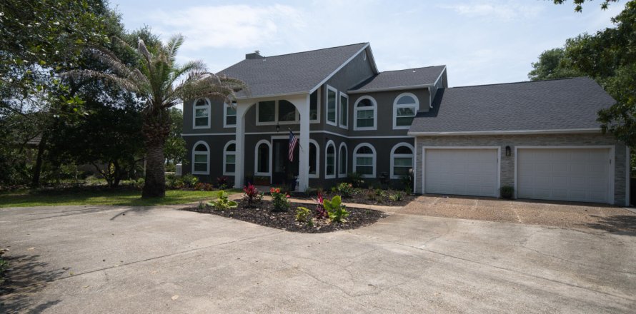 House in Mary Esther, Florida 4 bedrooms, 374.02 sq.m. № 559887