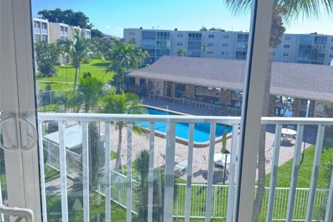 Copropriété à vendre à Dania Beach, Floride: 2 chambres, 106.28 m2 № 2407204 - photo 4