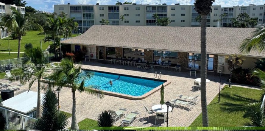 Condo à Dania Beach, Floride, 2 chambres  № 2407204