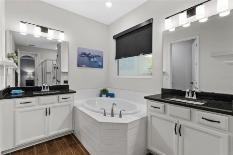 House in Orlando, Florida 3 bedrooms, 187.66 sq.m. № 1873701 - photo 18
