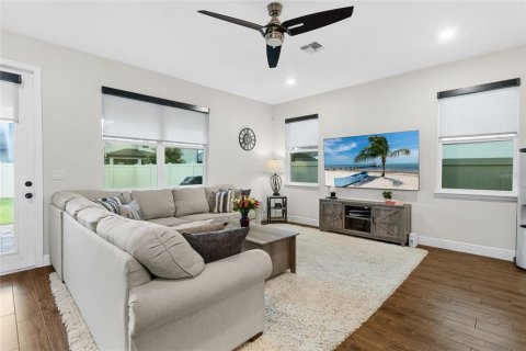 House in Orlando, Florida 3 bedrooms, 187.66 sq.m. № 1873701 - photo 27