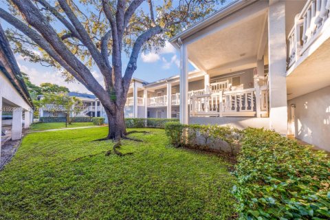 Condo in Davie, Florida, 2 bedrooms № 1986365 - photo 24