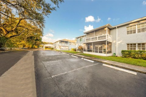 Condo in Davie, Florida, 2 bedrooms № 1986365 - photo 22