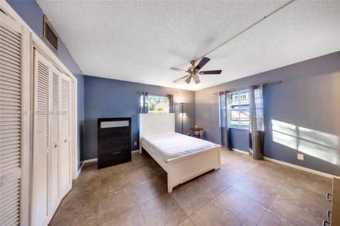 Condo in Davie, Florida, 2 bedrooms № 1986365 - photo 11