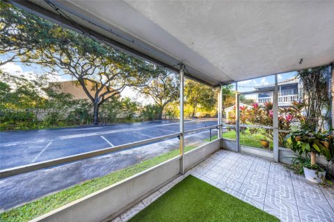 Condo in Davie, Florida, 2 bedrooms № 1986365 - photo 20