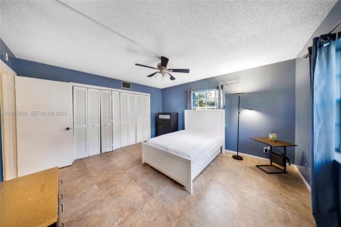 Condo in Davie, Florida, 2 bedrooms № 1986365 - photo 13