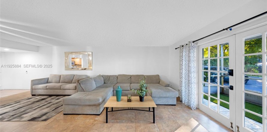 Condo in Davie, Florida, 2 bedrooms № 1986365