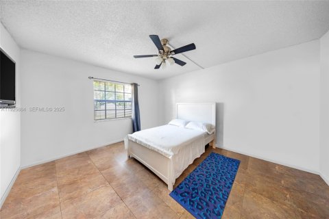 Condo in Davie, Florida, 2 bedrooms № 1986365 - photo 17