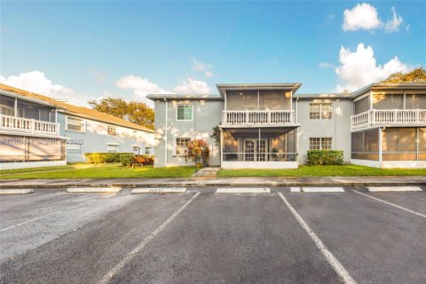 Condo in Davie, Florida, 2 bedrooms № 1986365 - photo 21