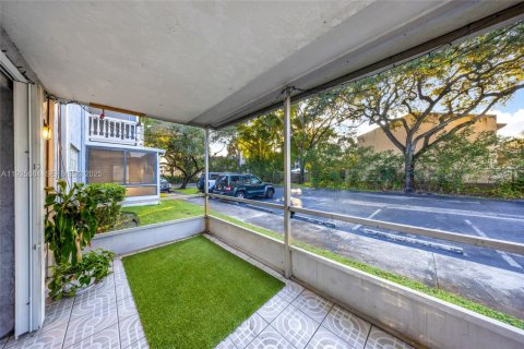 Condo in Davie, Florida, 2 bedrooms № 1986365 - photo 19