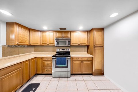 Condo in Davie, Florida, 2 bedrooms № 1986365 - photo 5