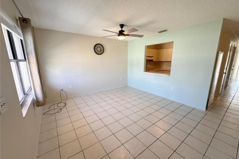 Apartamento en alquiler en Rotonda, Florida, 2 dormitorios, 76.64 m2 № 2284669 - foto 3