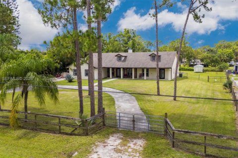 Villa ou maison à vendre à West Palm Beach, Floride: 4 chambres, 234.02 m2 № 2253899 - photo 3