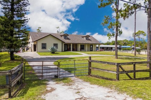 Villa ou maison à vendre à West Palm Beach, Floride: 4 chambres, 234.02 m2 № 2253899 - photo 2