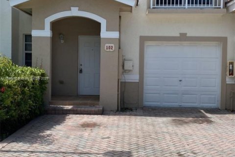 Touwnhouse à louer à Homestead, Floride: 3 chambres, 153.94 m2 № 1947240 - photo 2