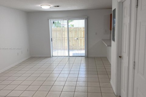 Touwnhouse à louer à Homestead, Floride: 3 chambres, 153.94 m2 № 1947240 - photo 3