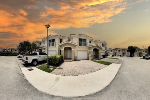 Touwnhouse à louer à Homestead, Floride: 3 chambres, 153.94 m2 № 1947240 - photo 1