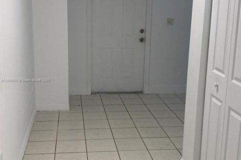 Touwnhouse à louer à Homestead, Floride: 3 chambres, 153.94 m2 № 1947240 - photo 4