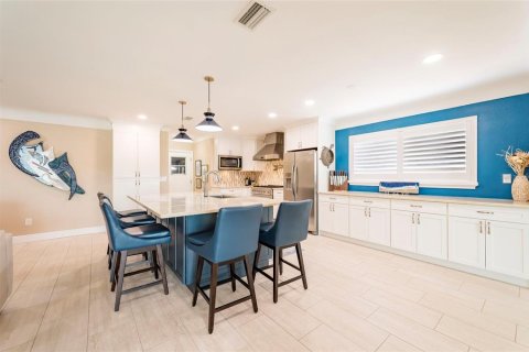 House in Madeira Beach, Florida 3 bedrooms, 193.05 sq.m. № 2295089 - photo 8
