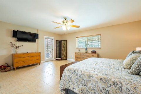 House in Madeira Beach, Florida 3 bedrooms, 193.05 sq.m. № 2295089 - photo 22