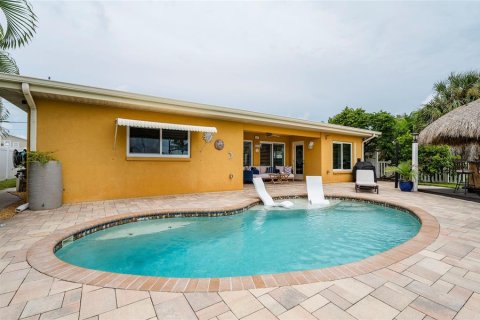 House in Madeira Beach, Florida 3 bedrooms, 193.05 sq.m. № 2295089 - photo 30