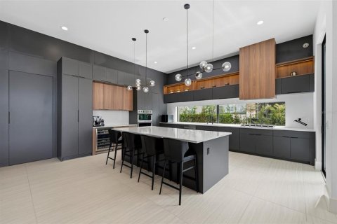 House in Winter Garden, Florida 6 bedrooms, 613.25 sq.m. № 2391290 - photo 11