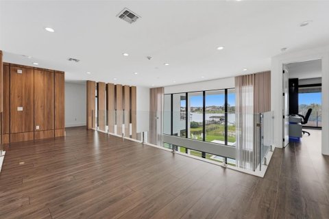 House in Winter Garden, Florida 6 bedrooms, 613.25 sq.m. № 2391290 - photo 18