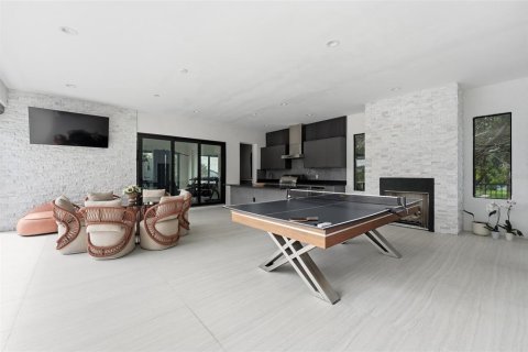 House in Winter Garden, Florida 6 bedrooms, 613.25 sq.m. № 2391290 - photo 25