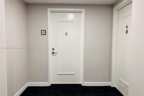 Купить кондоминиум в Майами, Флорида 2 спальни, 136.29м2, № 1828778 - фото 21