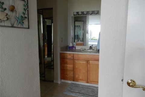 Снять в аренду кондоминиум в Сент-Питерсберг, Флорида 2 комнаты, 116.59м2, № 1637232 - фото 4