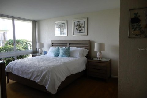 Снять в аренду кондоминиум в Сент-Питерсберг, Флорида 2 комнаты, 116.59м2, № 1637232 - фото 2