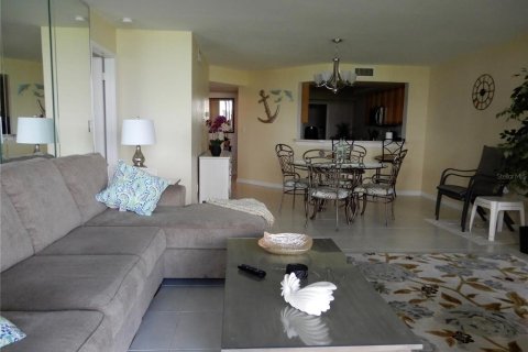 Снять в аренду кондоминиум в Сент-Питерсберг, Флорида 2 комнаты, 116.59м2, № 1637232 - фото 3