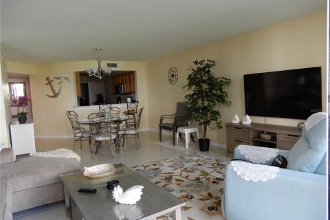 Снять в аренду кондоминиум в Сент-Питерсберг, Флорида 2 комнаты, 116.59м2, № 1637232 - фото 5