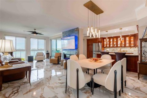 Condominio en venta en Saint Petersburg, Florida, 3 dormitorios, 153.57 m2 № 2221611 - foto 15