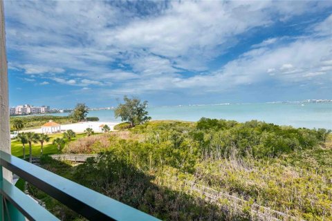Condo in Saint Petersburg, Florida, 3 bedrooms № 2221611
