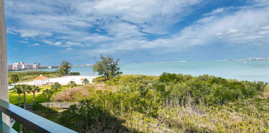Condominio en Saint Petersburg, Florida, 3 dormitorios  № 2221611