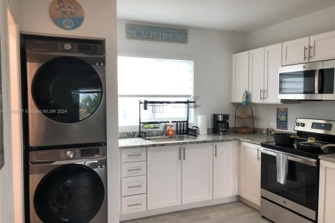 Снять в аренду кондоминиум в Марафон, Флорида 2 спальни, 78.97м2, № 1959553 - фото 1