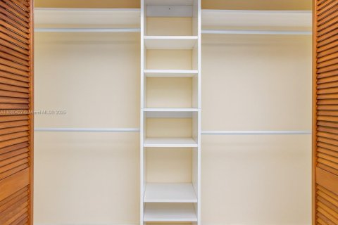 Condo in Sunny Isles Beach, Florida, 1 bedroom  № 1925516 - photo 10