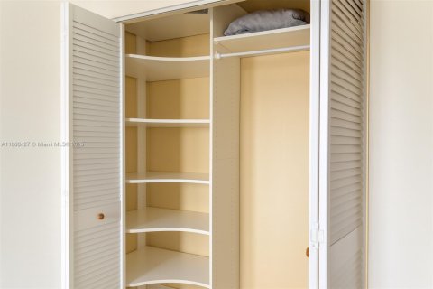 Condo in Sunny Isles Beach, Florida, 1 bedroom  № 1925516 - photo 7