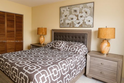 Condo in Sunny Isles Beach, Florida, 1 bedroom  № 1925516 - photo 13