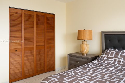 Condo in Sunny Isles Beach, Florida, 1 bedroom  № 1925516 - photo 9