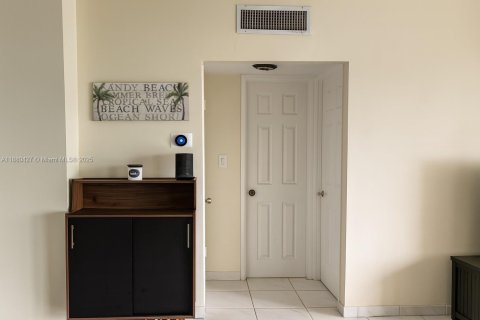 Condo in Sunny Isles Beach, Florida, 1 bedroom  № 1925516 - photo 8