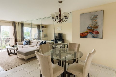 Condo in Sunny Isles Beach, Florida, 1 bedroom  № 1925516 - photo 5