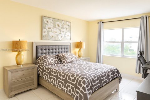 Condo in Sunny Isles Beach, Florida, 1 bedroom  № 1925516 - photo 12