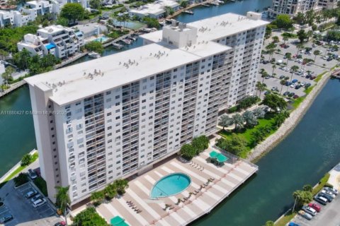 Condo in Sunny Isles Beach, Florida, 1 bedroom  № 1925516 - photo 18