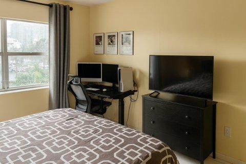 Condo in Sunny Isles Beach, Florida, 1 bedroom  № 1925516 - photo 11