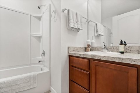 House in Tavares, Florida 3 bedrooms, 126.53 sq.m. № 1910278 - photo 7