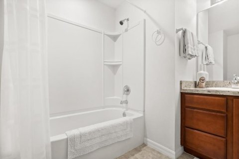 House in Tavares, Florida 3 bedrooms, 126.53 sq.m. № 1910278 - photo 8