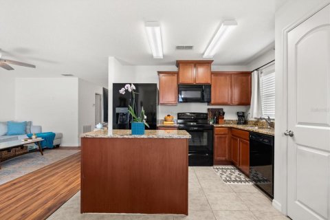 House in Tavares, Florida 3 bedrooms, 126.53 sq.m. № 1910278 - photo 16