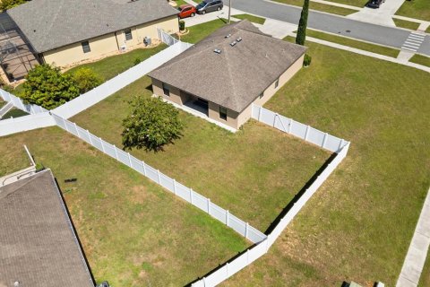 House in Tavares, Florida 3 bedrooms, 126.53 sq.m. № 1910278 - photo 26